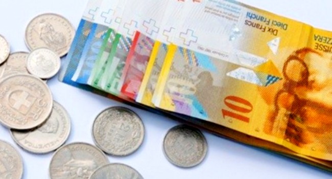 Franak je bio skoro nepromenjen u odnosu na americki dolar i trgovao se blizu jednogodisnjeg dna